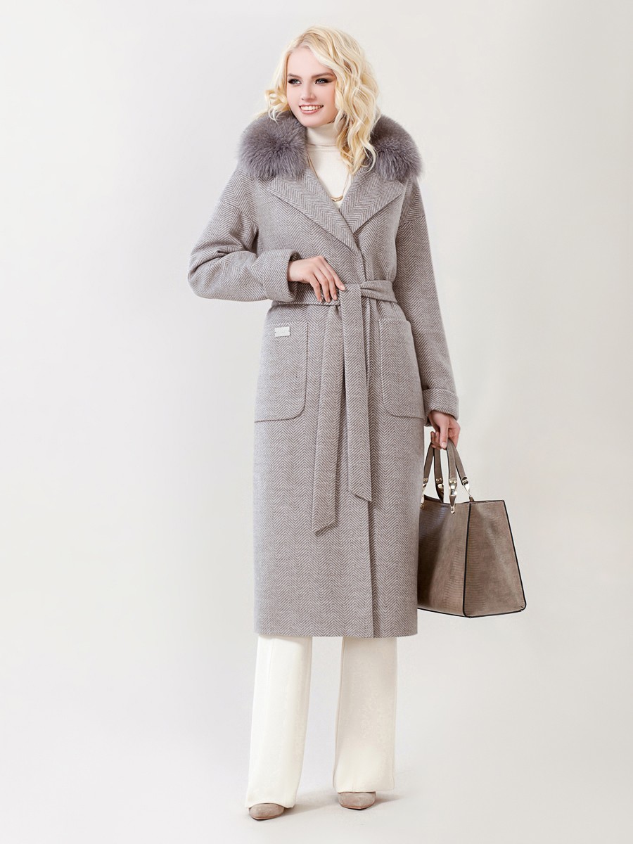 Стильное зимнее пальто с меховым воротом