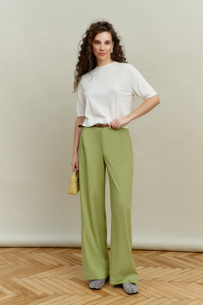 Женские классические брюки свободного кроя из костюмной ткани