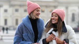 Модные шапки 2022: тренды, женские зимние головные уборы, фото